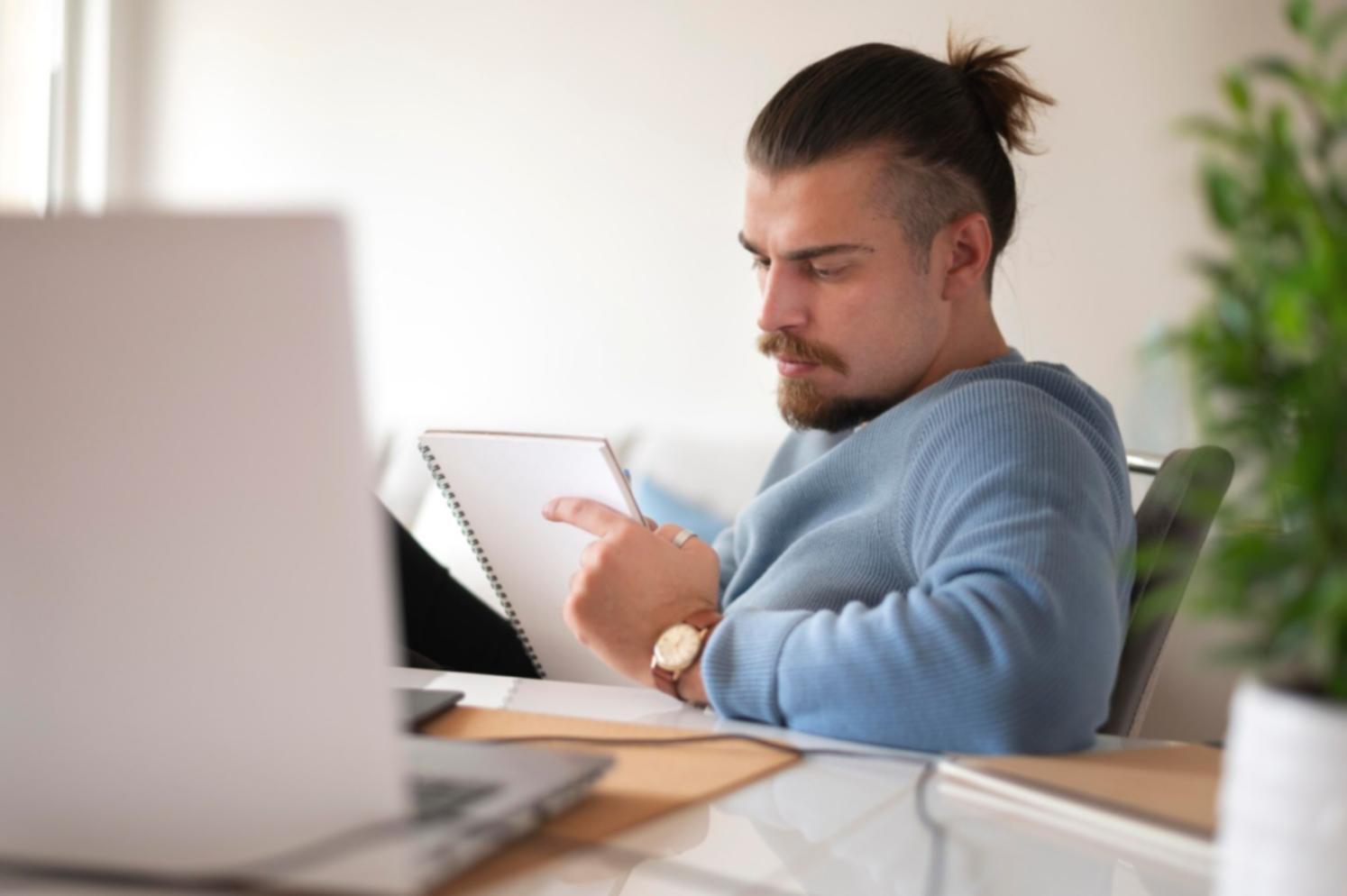 Imagine generică pentru instructor financiar cu expertise în investiții